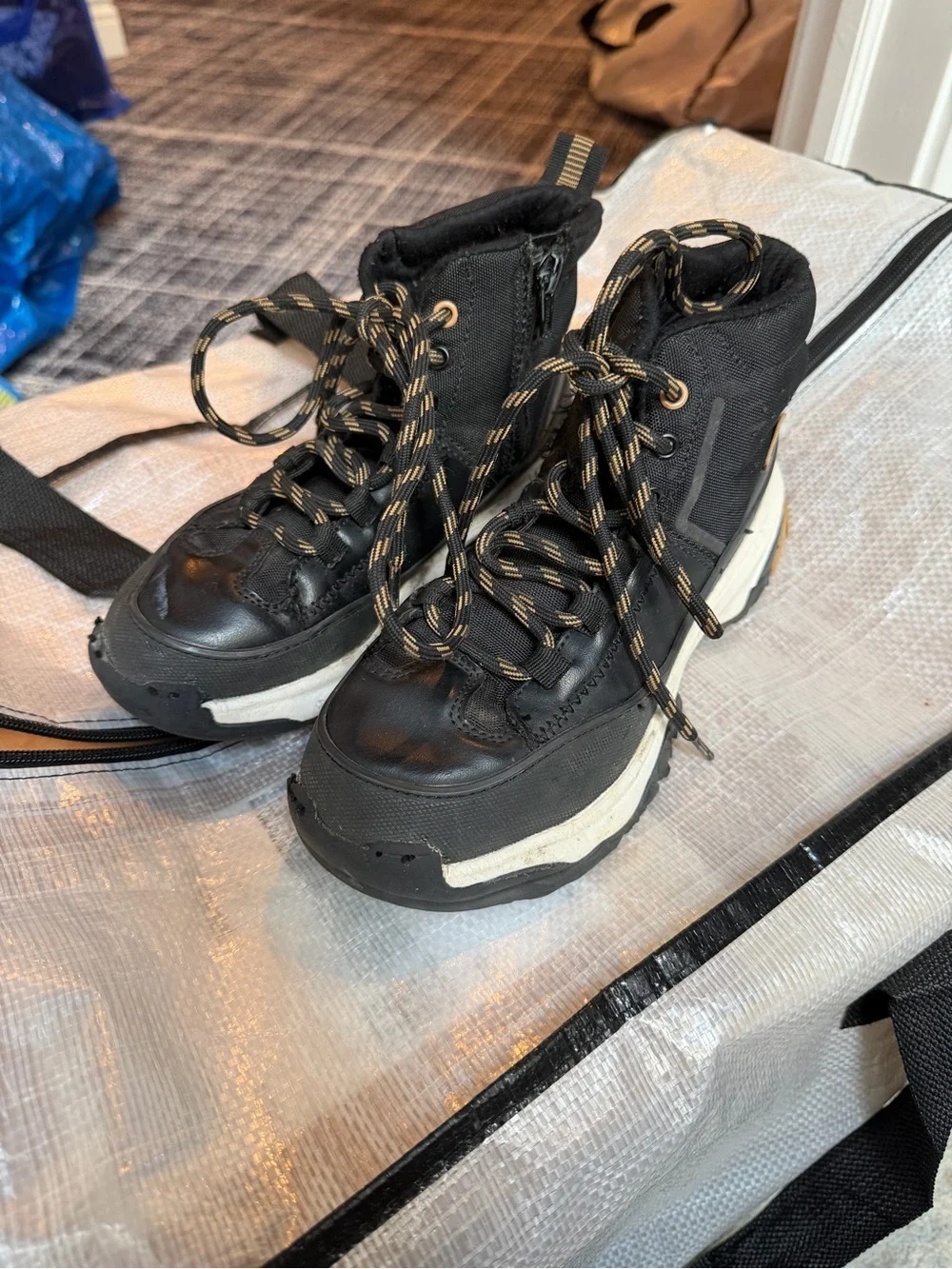 Zara Black High-Top Casual Sneakers with Contrasting White Midsole